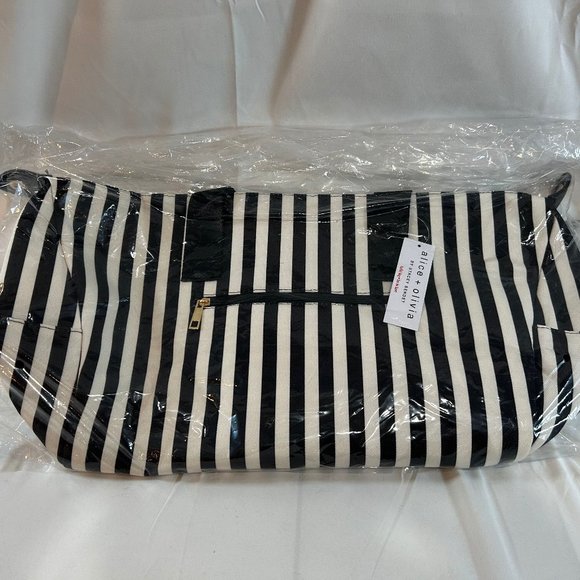 Alice + Olivia Bags Alice Olivia Black And White Duffle Bag Poshmark